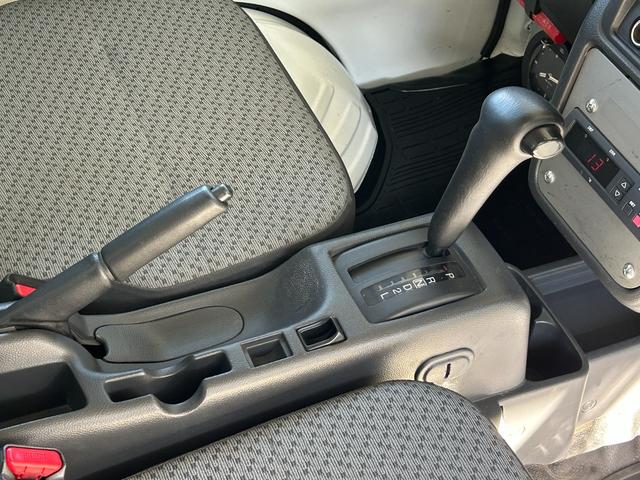 キャリイトラック ４ＷＤ　低温冷蔵冷凍車　－２０℃設定　キャリイ食品シリーズ　片側スライドドア　リヤロックロッド扉　キーレス　パワーウィンドウ　バックカメラ　助手席エアバッグ　ＡＢＳ　スノコ　９０度ストッパー　保冷カーテン　庫内ライト　荷箱カギ（29枚目）