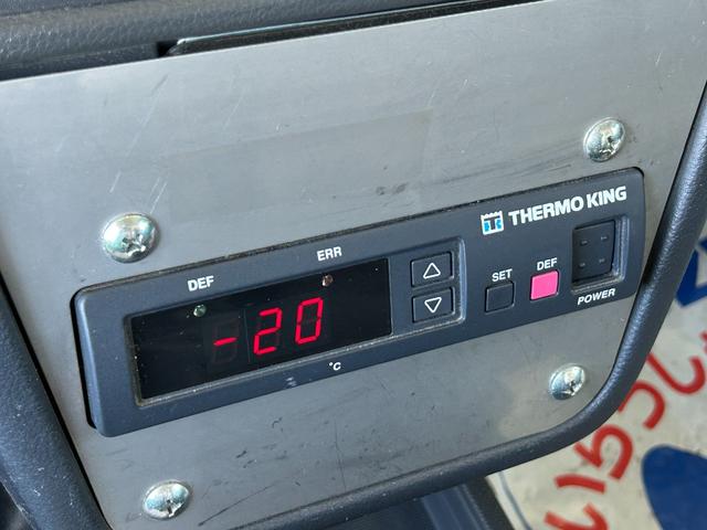 キャリイトラック ４ＷＤ　低温冷蔵冷凍車　－２０℃設定　キャリイ食品シリーズ　片側スライドドア　リヤロックロッド扉　キーレス　パワーウィンドウ　バックカメラ　助手席エアバッグ　ＡＢＳ　スノコ　９０度ストッパー　保冷カーテン　庫内ライト　荷箱カギ（36枚目）