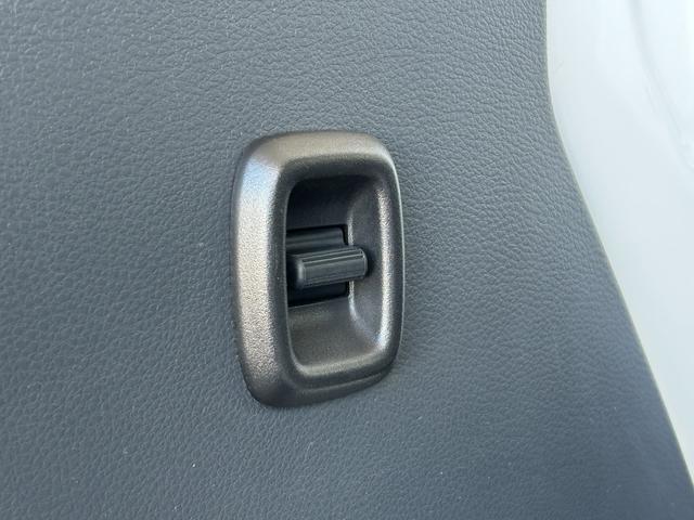 キャリイトラック ４ＷＤ　低温冷蔵冷凍車　－２０℃設定　キャリイ食品シリーズ　片側スライドドア　リヤロックロッド扉　キーレス　パワーウィンドウ　バックカメラ　助手席エアバッグ　ＡＢＳ　スノコ　９０度ストッパー　保冷カーテン　庫内ライト　荷箱カギ（38枚目）