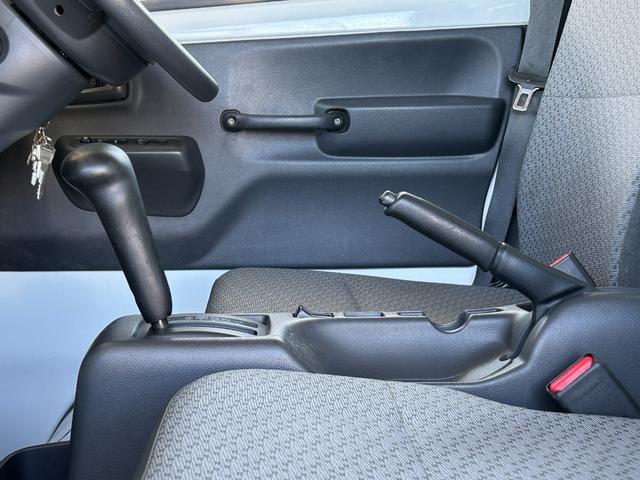 キャリイトラック ４ＷＤ　低温冷蔵冷凍車　－２０℃設定　キャリイ食品シリーズ　片側スライドドア　リヤロックロッド扉　キーレス　パワーウィンドウ　バックカメラ　助手席エアバッグ　ＡＢＳ　スノコ　９０度ストッパー　保冷カーテン　庫内ライト　荷箱カギ（39枚目）