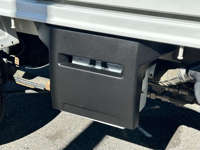 キャリイトラック ４ＷＤ　低温冷蔵冷凍車　－２０℃設定　キャリイ食品シリーズ　片側スライドドア　リヤロックロッド扉　キーレス　パワーウィンドウ　バックカメラ　助手席エアバッグ　ＡＢＳ　スノコ　９０度ストッパー　保冷カーテン　庫内ライト　荷箱カギ（46枚目）