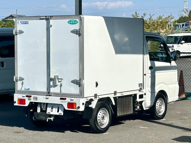 スクラムトラック 低温冷蔵冷凍車　－２２℃設定　デンソー冷凍機　片側スライドドア　リヤロックロッド扉　ＥＴＣ　助手席エアバッグ　ＡＢＳ　左右９０度ストッパー　樹脂製スノコ　庫内ライト　荷箱カギ（14枚目）