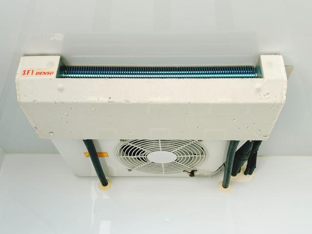 スクラムトラック 低温冷蔵冷凍車　－２２℃設定　デンソー冷凍機　片側スライドドア　リヤロックロッド扉　ＥＴＣ　助手席エアバッグ　ＡＢＳ　左右９０度ストッパー　樹脂製スノコ　庫内ライト　荷箱カギ（19枚目）