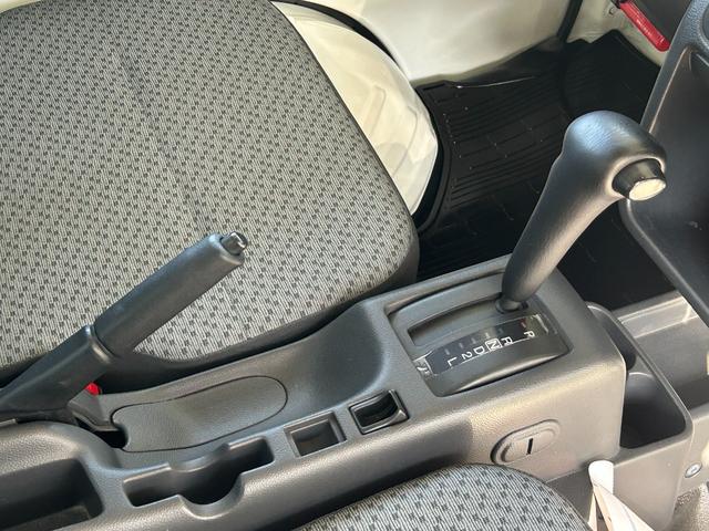 スクラムトラック 低温冷蔵冷凍車　－２２℃設定　デンソー冷凍機　片側スライドドア　リヤロックロッド扉　ＥＴＣ　助手席エアバッグ　ＡＢＳ　左右９０度ストッパー　樹脂製スノコ　庫内ライト　荷箱カギ（30枚目）