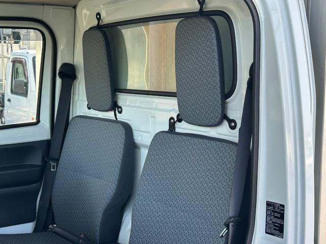 スクラムトラック 低温冷蔵冷凍車　－２２℃設定　デンソー冷凍機　片側スライドドア　リヤロックロッド扉　ＥＴＣ　助手席エアバッグ　ＡＢＳ　左右９０度ストッパー　樹脂製スノコ　庫内ライト　荷箱カギ（33枚目）