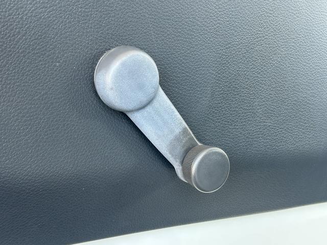 スクラムトラック 低温冷蔵冷凍車　－２２℃設定　デンソー冷凍機　片側スライドドア　リヤロックロッド扉　ＥＴＣ　助手席エアバッグ　ＡＢＳ　左右９０度ストッパー　樹脂製スノコ　庫内ライト　荷箱カギ（38枚目）