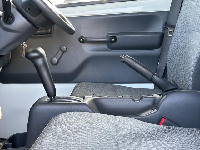 スクラムトラック 低温冷蔵冷凍車　－２２℃設定　デンソー冷凍機　片側スライドドア　リヤロックロッド扉　ＥＴＣ　助手席エアバッグ　ＡＢＳ　左右９０度ストッパー　樹脂製スノコ　庫内ライト　荷箱カギ（39枚目）