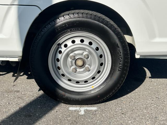 スクラムトラック 低温冷蔵冷凍車　－２２℃設定　デンソー冷凍機　片側スライドドア　リヤロックロッド扉　ＥＴＣ　助手席エアバッグ　ＡＢＳ　左右９０度ストッパー　樹脂製スノコ　庫内ライト　荷箱カギ（46枚目）