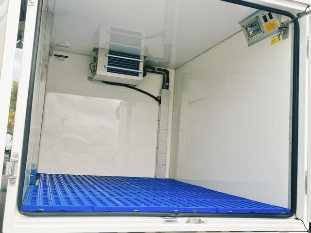 ハイゼットトラック FRP中温冷蔵冷凍車 -7℃設定 デンソー冷凍機 片側スライドドア リヤワンタッチ扉 バックカメラ 助手席エアバッグ ABS 90度ストッパー 樹脂製スノコ 庫内ライト 荷箱カギ(18枚目)