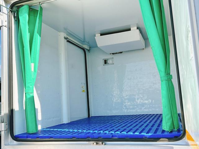 キャリイトラック 低温冷蔵冷凍車　－３０℃設定　　薄箱５０ｍｍ　菱重コールドチェーン冷凍機　２コンプレッサー仕様　片側スライドドア　リヤワンタッチ扉　ＥＴＣ　助手席エアバッグ　ＡＢＳ　左右９０度ストッパー　保冷カーテン　樹脂製スノコ　庫内ライト　荷箱カギ（17枚目）