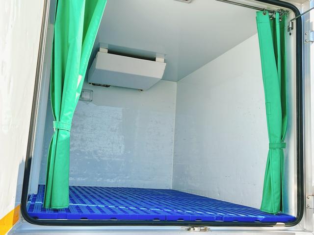 キャリイトラック 低温冷蔵冷凍車　－３０℃設定　　薄箱５０ｍｍ　菱重コールドチェーン冷凍機　２コンプレッサー仕様　片側スライドドア　リヤワンタッチ扉　ＥＴＣ　助手席エアバッグ　ＡＢＳ　左右９０度ストッパー　保冷カーテン　樹脂製スノコ　庫内ライト　荷箱カギ（18枚目）