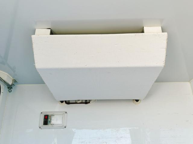 キャリイトラック 低温冷蔵冷凍車　－３０℃設定　　薄箱５０ｍｍ　菱重コールドチェーン冷凍機　２コンプレッサー仕様　片側スライドドア　リヤワンタッチ扉　ＥＴＣ　助手席エアバッグ　ＡＢＳ　左右９０度ストッパー　保冷カーテン　樹脂製スノコ　庫内ライト　荷箱カギ（19枚目）