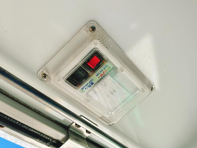 キャリイトラック 低温冷蔵冷凍車　－３０℃設定　　薄箱５０ｍｍ　菱重コールドチェーン冷凍機　２コンプレッサー仕様　片側スライドドア　リヤワンタッチ扉　ＥＴＣ　助手席エアバッグ　ＡＢＳ　左右９０度ストッパー　保冷カーテン　樹脂製スノコ　庫内ライト　荷箱カギ（20枚目）