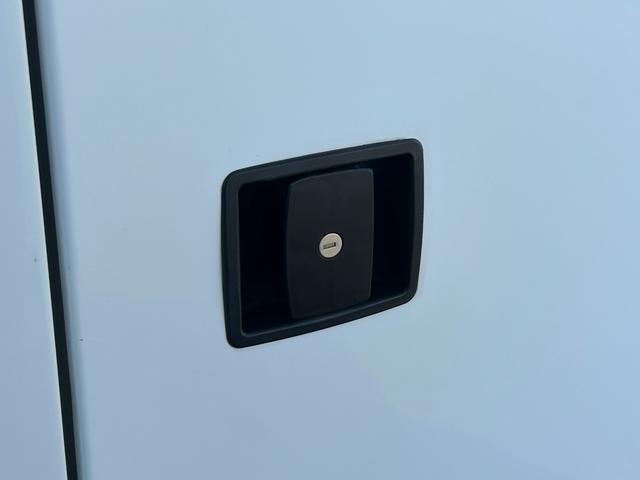 キャリイトラック 低温冷蔵冷凍車　－３０℃設定　　薄箱５０ｍｍ　菱重コールドチェーン冷凍機　２コンプレッサー仕様　片側スライドドア　リヤワンタッチ扉　ＥＴＣ　助手席エアバッグ　ＡＢＳ　左右９０度ストッパー　保冷カーテン　樹脂製スノコ　庫内ライト　荷箱カギ（41枚目）