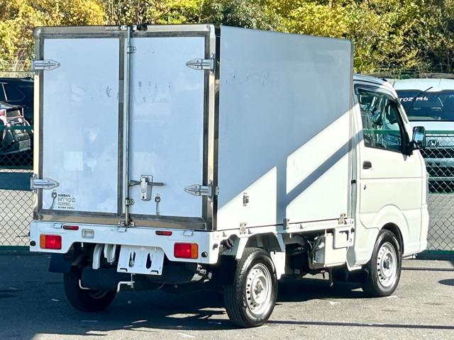 NT100クリッパートラック 低温冷蔵冷凍車 -30℃設定 菱重コールドチェーン 菱重コールドチェーン冷凍機 2コンプレッサー仕様 片側スライドドア リヤロックロッド扉 バックカメラ 助手席エアバッグ ABS 保冷カーテン 左右90度ストッパー 樹脂製スノコ 庫内ライト 荷箱カギ(5枚目)