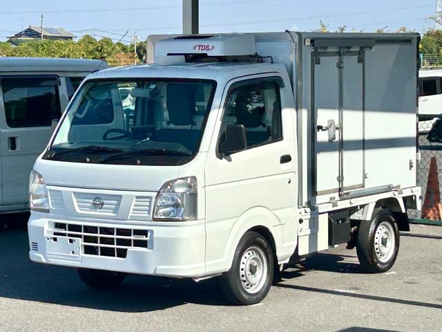 NT100クリッパートラック 低温冷蔵冷凍車 -30℃設定 菱重コールドチェーン 菱重コールドチェーン冷凍機 2コンプレッサー仕様 片側スライドドア リヤロックロッド扉 バックカメラ 助手席エアバッグ ABS 保冷カーテン 左右90度ストッパー 樹脂製スノコ 庫内ライト 荷箱カギ(8枚目)