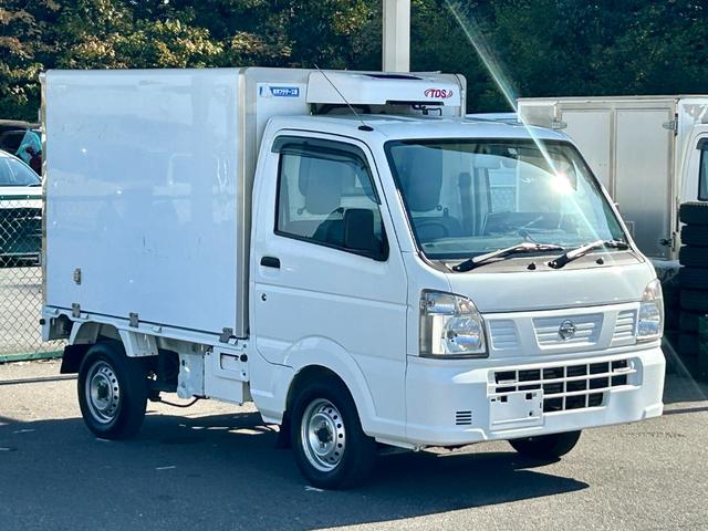 NT100クリッパートラック 低温冷蔵冷凍車 -30℃設定 菱重コールドチェーン 菱重コールドチェーン冷凍機 2コンプレッサー仕様 片側スライドドア リヤロックロッド扉 バックカメラ 助手席エアバッグ ABS 保冷カーテン 左右90度ストッパー 樹脂製スノコ 庫内ライト 荷箱カギ(9枚目)