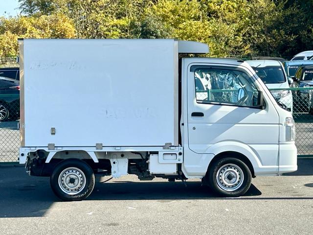 NT100クリッパートラック 低温冷蔵冷凍車 -30℃設定 菱重コールドチェーン 菱重コールドチェーン冷凍機 2コンプレッサー仕様 片側スライドドア リヤロックロッド扉 バックカメラ 助手席エアバッグ ABS 保冷カーテン 左右90度ストッパー 樹脂製スノコ 庫内ライト 荷箱カギ(12枚目)