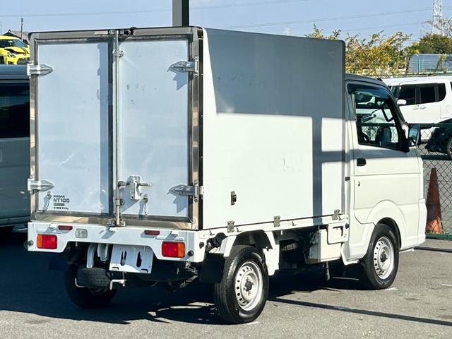 NT100クリッパートラック 低温冷蔵冷凍車 -30℃設定 菱重コールドチェーン 菱重コールドチェーン冷凍機 2コンプレッサー仕様 片側スライドドア リヤロックロッド扉 バックカメラ 助手席エアバッグ ABS 保冷カーテン 左右90度ストッパー 樹脂製スノコ 庫内ライト 荷箱カギ(14枚目)