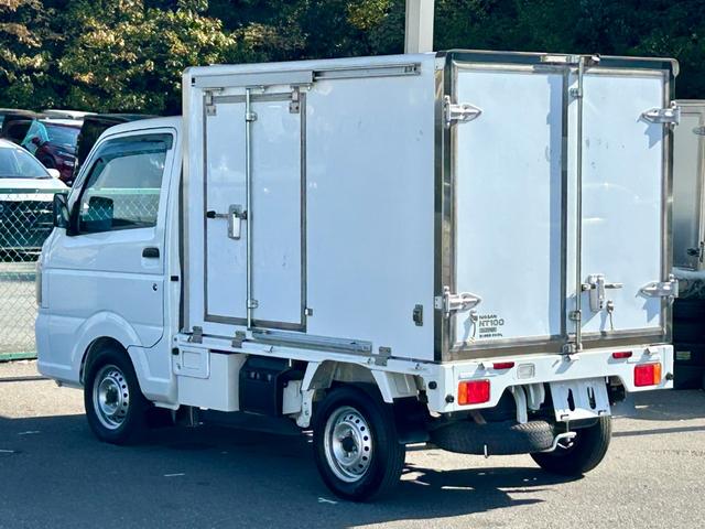 NT100クリッパートラック 低温冷蔵冷凍車 -30℃設定 菱重コールドチェーン 菱重コールドチェーン冷凍機 2コンプレッサー仕様 片側スライドドア リヤロックロッド扉 バックカメラ 助手席エアバッグ ABS 保冷カーテン 左右90度ストッパー 樹脂製スノコ 庫内ライト 荷箱カギ(15枚目)