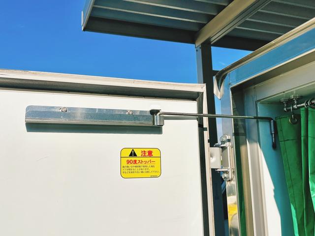 NT100クリッパートラック 低温冷蔵冷凍車 -30℃設定 菱重コールドチェーン 菱重コールドチェーン冷凍機 2コンプレッサー仕様 片側スライドドア リヤロックロッド扉 バックカメラ 助手席エアバッグ ABS 保冷カーテン 左右90度ストッパー 樹脂製スノコ 庫内ライト 荷箱カギ(21枚目)