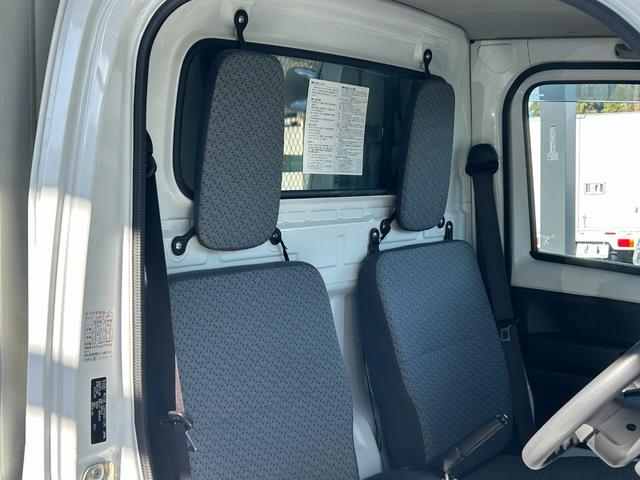 NT100クリッパートラック 低温冷蔵冷凍車 -30℃設定 菱重コールドチェーン 菱重コールドチェーン冷凍機 2コンプレッサー仕様 片側スライドドア リヤロックロッド扉 バックカメラ 助手席エアバッグ ABS 保冷カーテン 左右90度ストッパー 樹脂製スノコ 庫内ライト 荷箱カギ(24枚目)