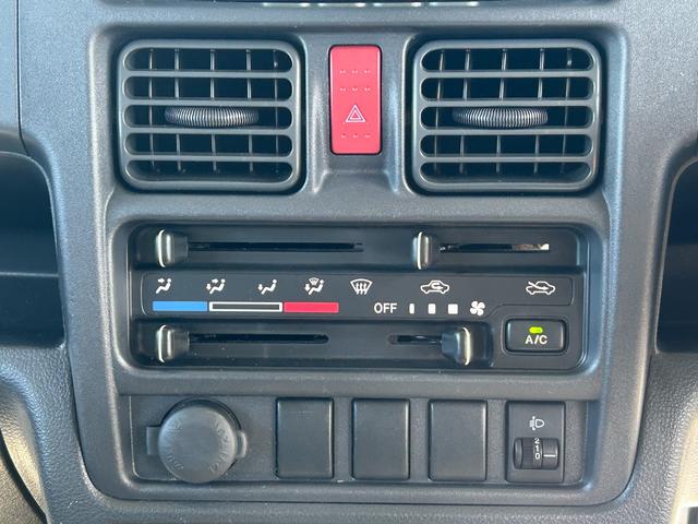 NT100クリッパートラック 低温冷蔵冷凍車 -30℃設定 菱重コールドチェーン 菱重コールドチェーン冷凍機 2コンプレッサー仕様 片側スライドドア リヤロックロッド扉 バックカメラ 助手席エアバッグ ABS 保冷カーテン 左右90度ストッパー 樹脂製スノコ 庫内ライト 荷箱カギ(26枚目)