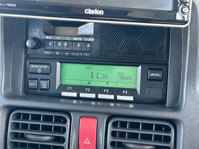 NT100クリッパートラック 低温冷蔵冷凍車 -30℃設定 菱重コールドチェーン 菱重コールドチェーン冷凍機 2コンプレッサー仕様 片側スライドドア リヤロックロッド扉 バックカメラ 助手席エアバッグ ABS 保冷カーテン 左右90度ストッパー 樹脂製スノコ 庫内ライト 荷箱カギ(27枚目)
