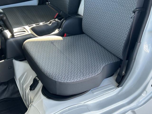 NT100クリッパートラック 低温冷蔵冷凍車 -30℃設定 菱重コールドチェーン 菱重コールドチェーン冷凍機 2コンプレッサー仕様 片側スライドドア リヤロックロッド扉 バックカメラ 助手席エアバッグ ABS 保冷カーテン 左右90度ストッパー 樹脂製スノコ 庫内ライト 荷箱カギ(34枚目)