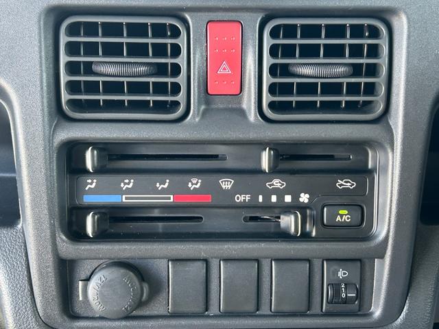 NT100クリッパートラック 低温冷蔵冷凍車 -30℃設定 菱重コールドチェーン 菱重コールドチェーン冷凍機 2コンプレッサー仕様 片側スライドドア リヤロックロッド扉 バックカメラ 助手席エアバッグ ABS 保冷カーテン 左右90度ストッパー 樹脂製スノコ 庫内ライト 荷箱カギ(35枚目)