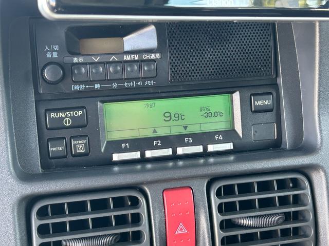 NT100クリッパートラック 低温冷蔵冷凍車 -30℃設定 菱重コールドチェーン 菱重コールドチェーン冷凍機 2コンプレッサー仕様 片側スライドドア リヤロックロッド扉 バックカメラ 助手席エアバッグ ABS 保冷カーテン 左右90度ストッパー 樹脂製スノコ 庫内ライト 荷箱カギ(36枚目)