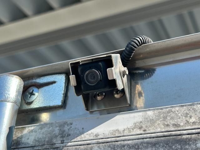 NT100クリッパートラック 低温冷蔵冷凍車 -30℃設定 菱重コールドチェーン 菱重コールドチェーン冷凍機 2コンプレッサー仕様 片側スライドドア リヤロックロッド扉 バックカメラ 助手席エアバッグ ABS 保冷カーテン 左右90度ストッパー 樹脂製スノコ 庫内ライト 荷箱カギ(43枚目)