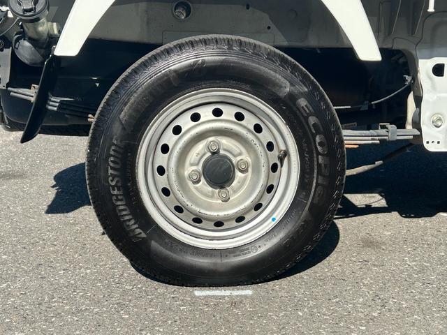 NT100クリッパートラック 低温冷蔵冷凍車 -30℃設定 菱重コールドチェーン 菱重コールドチェーン冷凍機 2コンプレッサー仕様 片側スライドドア リヤロックロッド扉 バックカメラ 助手席エアバッグ ABS 保冷カーテン 左右90度ストッパー 樹脂製スノコ 庫内ライト 荷箱カギ(48枚目)