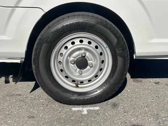 NT100クリッパートラック 低温冷蔵冷凍車 -30℃設定 菱重コールドチェーン 菱重コールドチェーン冷凍機 2コンプレッサー仕様 片側スライドドア リヤロックロッド扉 バックカメラ 助手席エアバッグ ABS 保冷カーテン 左右90度ストッパー 樹脂製スノコ 庫内ライト 荷箱カギ(49枚目)