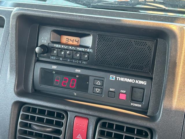 キャリイトラック 低温冷蔵冷凍車　－２０℃設定　キャリイ食品シリーズ　片側ドア　キャリイ食品シリーズ　サーモキング冷凍機　片側スライドドア　リヤロックロッド扉　キーレス　パワーウィンドウ　ＥＴＣ　スノコ　庫内ライト　荷箱カギ（25枚目）