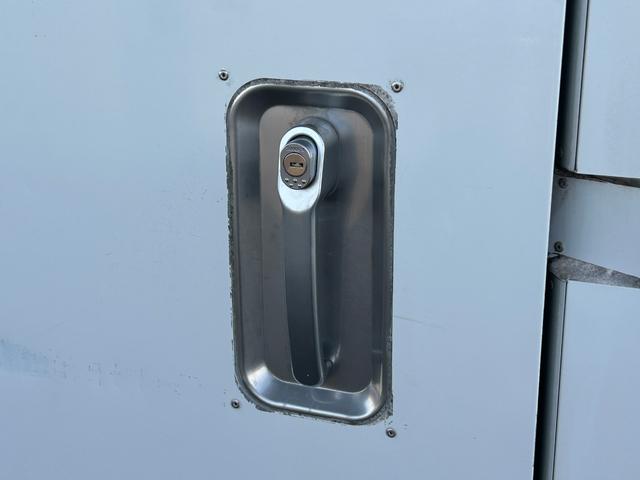 キャリイトラック 低温冷蔵冷凍車　－２０℃設定　キャリイ食品シリーズ　片側ドア　キャリイ食品シリーズ　サーモキング冷凍機　片側スライドドア　リヤロックロッド扉　キーレス　パワーウィンドウ　ＥＴＣ　スノコ　庫内ライト　荷箱カギ（39枚目）