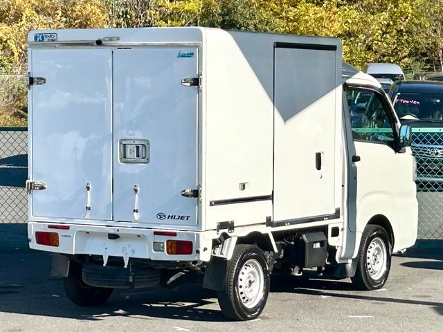 ハイゼットトラック ４ＷＤ　ＦＲＰ中温冷蔵冷凍車　－７℃設定　デンソー冷凍機　ダイハツ純正　両側スライドドア　リヤワンタッチ扉　助手席エアバッグ　ＡＢＳ　９０度ストッパー　樹脂製スノコ　庫内ライト　荷箱カギ（5枚目）