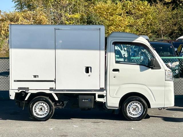 ハイゼットトラック ４ＷＤ　ＦＲＰ中温冷蔵冷凍車　－７℃設定　デンソー冷凍機　ダイハツ純正　両側スライドドア　リヤワンタッチ扉　助手席エアバッグ　ＡＢＳ　９０度ストッパー　樹脂製スノコ　庫内ライト　荷箱カギ（12枚目）