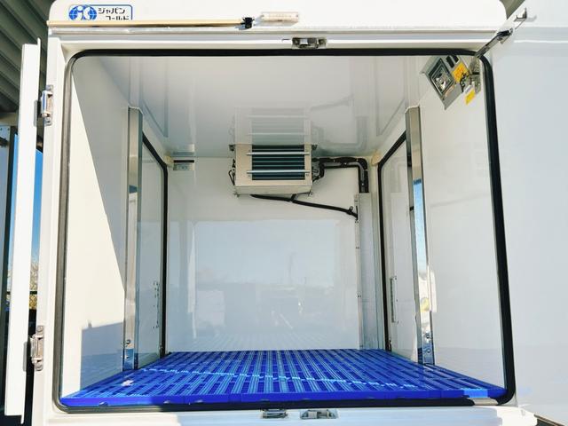 ハイゼットトラック ４ＷＤ　ＦＲＰ中温冷蔵冷凍車　－７℃設定　デンソー冷凍機　ダイハツ純正　両側スライドドア　リヤワンタッチ扉　助手席エアバッグ　ＡＢＳ　９０度ストッパー　樹脂製スノコ　庫内ライト　荷箱カギ（17枚目）