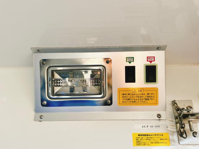 ハイゼットトラック ４ＷＤ　ＦＲＰ中温冷蔵冷凍車　－７℃設定　デンソー冷凍機　ダイハツ純正　両側スライドドア　リヤワンタッチ扉　助手席エアバッグ　ＡＢＳ　９０度ストッパー　樹脂製スノコ　庫内ライト　荷箱カギ（21枚目）