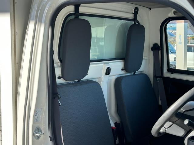ハイゼットトラック ４ＷＤ　ＦＲＰ中温冷蔵冷凍車　－７℃設定　デンソー冷凍機　ダイハツ純正　両側スライドドア　リヤワンタッチ扉　助手席エアバッグ　ＡＢＳ　９０度ストッパー　樹脂製スノコ　庫内ライト　荷箱カギ（24枚目）