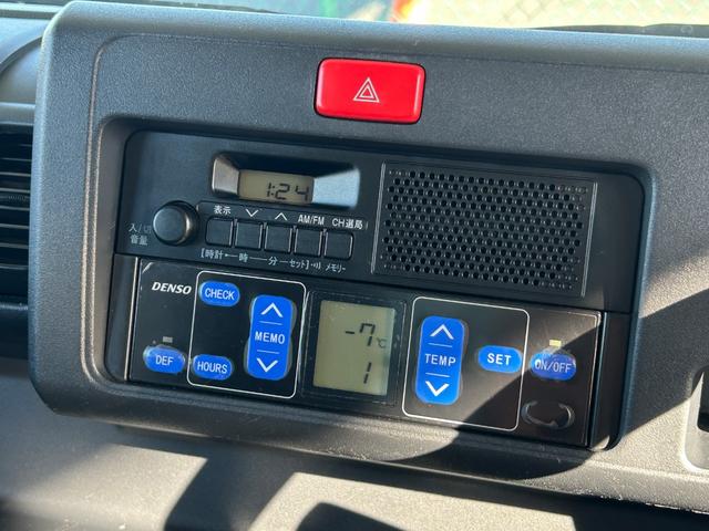 ハイゼットトラック ４ＷＤ　ＦＲＰ中温冷蔵冷凍車　－７℃設定　デンソー冷凍機　ダイハツ純正　両側スライドドア　リヤワンタッチ扉　助手席エアバッグ　ＡＢＳ　９０度ストッパー　樹脂製スノコ　庫内ライト　荷箱カギ（27枚目）
