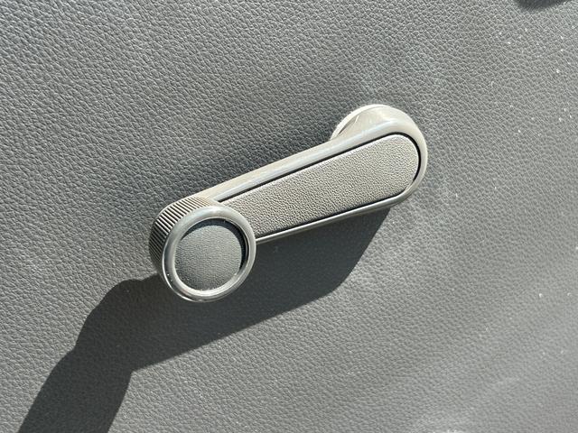 ハイゼットトラック ４ＷＤ　ＦＲＰ中温冷蔵冷凍車　－７℃設定　デンソー冷凍機　ダイハツ純正　両側スライドドア　リヤワンタッチ扉　助手席エアバッグ　ＡＢＳ　９０度ストッパー　樹脂製スノコ　庫内ライト　荷箱カギ（29枚目）