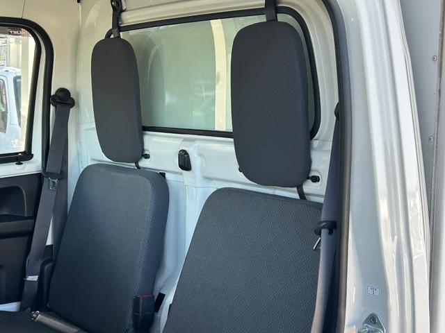 ハイゼットトラック ４ＷＤ　ＦＲＰ中温冷蔵冷凍車　－７℃設定　デンソー冷凍機　ダイハツ純正　両側スライドドア　リヤワンタッチ扉　助手席エアバッグ　ＡＢＳ　９０度ストッパー　樹脂製スノコ　庫内ライト　荷箱カギ（33枚目）