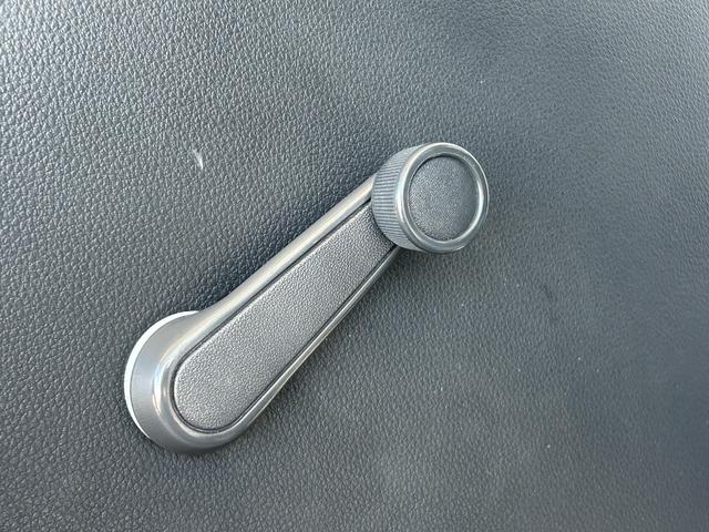 ハイゼットトラック ４ＷＤ　ＦＲＰ中温冷蔵冷凍車　－７℃設定　デンソー冷凍機　ダイハツ純正　両側スライドドア　リヤワンタッチ扉　助手席エアバッグ　ＡＢＳ　９０度ストッパー　樹脂製スノコ　庫内ライト　荷箱カギ（38枚目）