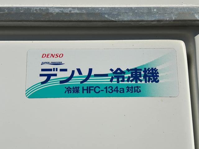 ハイゼットトラック ４ＷＤ　ＦＲＰ中温冷蔵冷凍車　－７℃設定　デンソー冷凍機　ダイハツ純正　両側スライドドア　リヤワンタッチ扉　助手席エアバッグ　ＡＢＳ　９０度ストッパー　樹脂製スノコ　庫内ライト　荷箱カギ（43枚目）