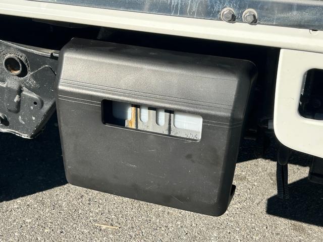 ハイゼットトラック ４ＷＤ　ＦＲＰ中温冷蔵冷凍車　－７℃設定　デンソー冷凍機　ダイハツ純正　両側スライドドア　リヤワンタッチ扉　助手席エアバッグ　ＡＢＳ　９０度ストッパー　樹脂製スノコ　庫内ライト　荷箱カギ（44枚目）