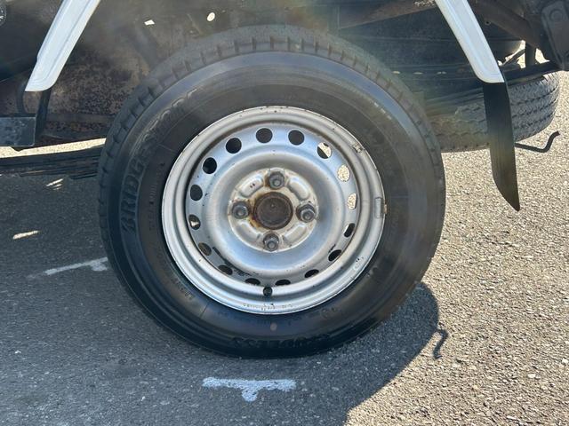 ハイゼットトラック ４ＷＤ　ＦＲＰ中温冷蔵冷凍車　－７℃設定　デンソー冷凍機　ダイハツ純正　両側スライドドア　リヤワンタッチ扉　助手席エアバッグ　ＡＢＳ　９０度ストッパー　樹脂製スノコ　庫内ライト　荷箱カギ（47枚目）