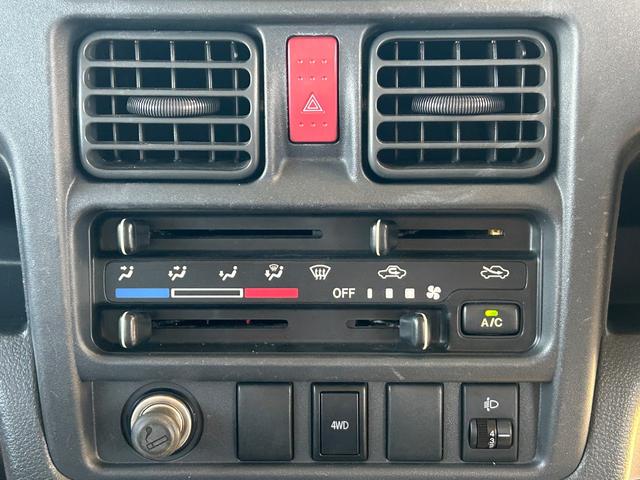 ミニキャブトラック ４ＷＤ　冷蔵冷凍車　中温‐５℃設定　菱重コールドチェーン　２コンプレッサー冷凍機　片側スライドドア　リヤワンタッチ扉　９０度ストッパー　樹脂製スノコ　庫内ライト　荷箱カギ（25枚目）