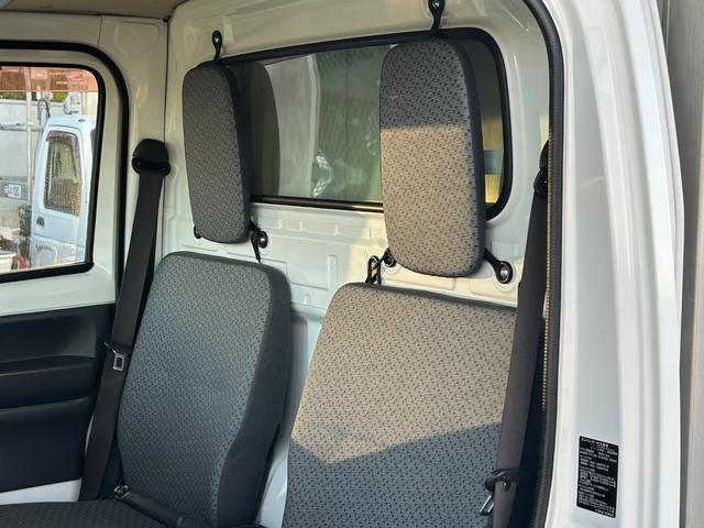 ミニキャブトラック ４ＷＤ　冷蔵冷凍車　中温‐５℃設定　菱重コールドチェーン　２コンプレッサー冷凍機　片側スライドドア　リヤワンタッチ扉　９０度ストッパー　樹脂製スノコ　庫内ライト　荷箱カギ（32枚目）